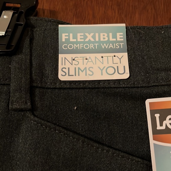 NWT Women’s size 18 straight leg dress pants relaxed fit by Lee - Picture 4 of 7